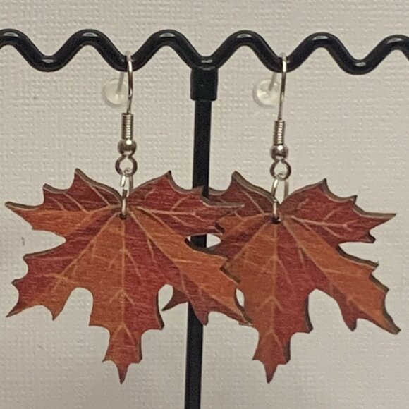 Maple Leaf Earring, Leaf Earring, Fall Earring, Gift Idea, Nature Earring - Picture 2 of 4